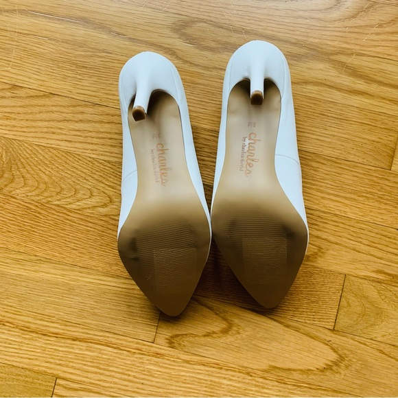 NWOT Charles by Charles David White Pumps - Picture 4 of 4